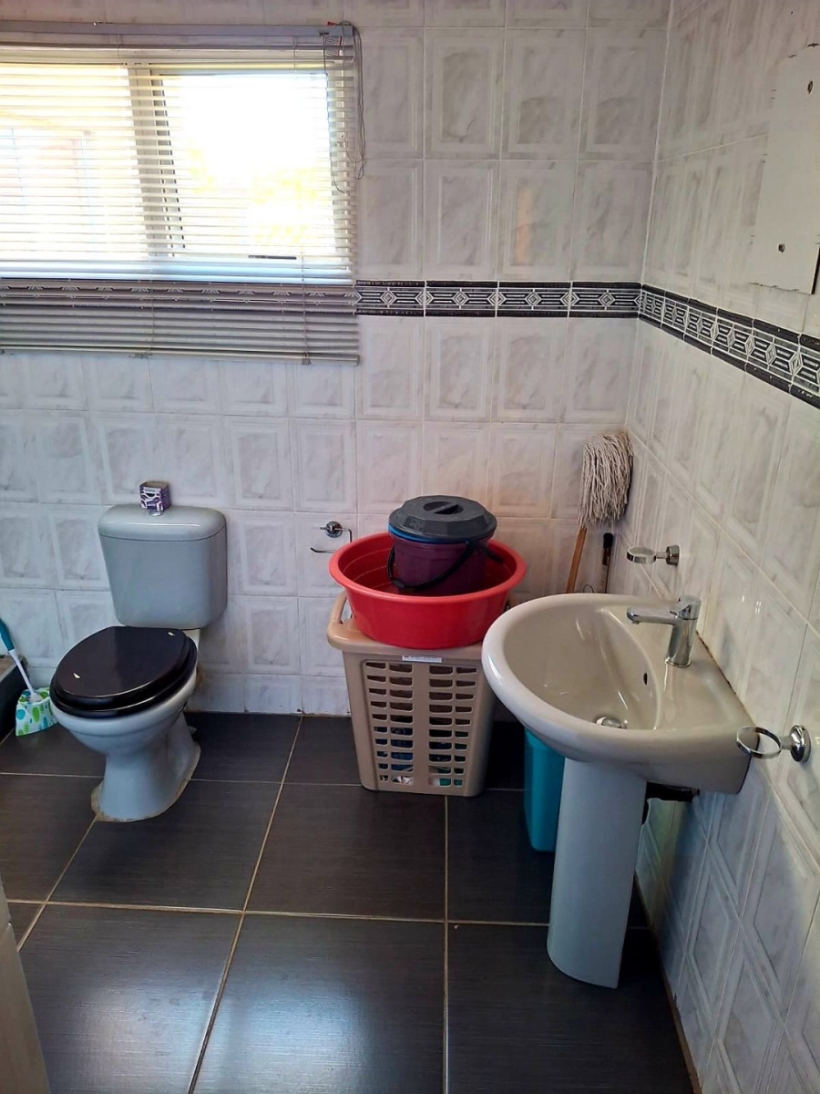 5 Bedroom Property for Sale in Mdantsane Nu 17 Eastern Cape